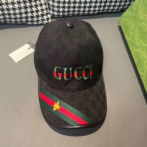 Gucci Baseball Hat with Logo and Bee Web Stripe GG Supreme Canvas Black