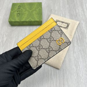 Gucci Card Case with GG Logo In GG Supreme Canvas Beige/Yellow