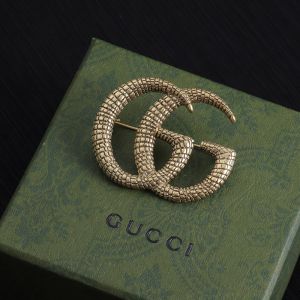 Gucci Double G Textured Brooch In Gold