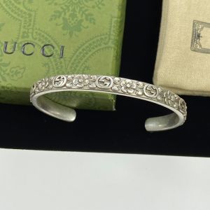 Gucci Interlocking G Carved Flower Bracelet In Silver