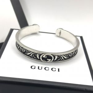 Gucci Interlocking G Tiger Head Cuff Bracelet In Silver