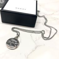 Gucci Blind For Love Round Pendant Necklace In Silver